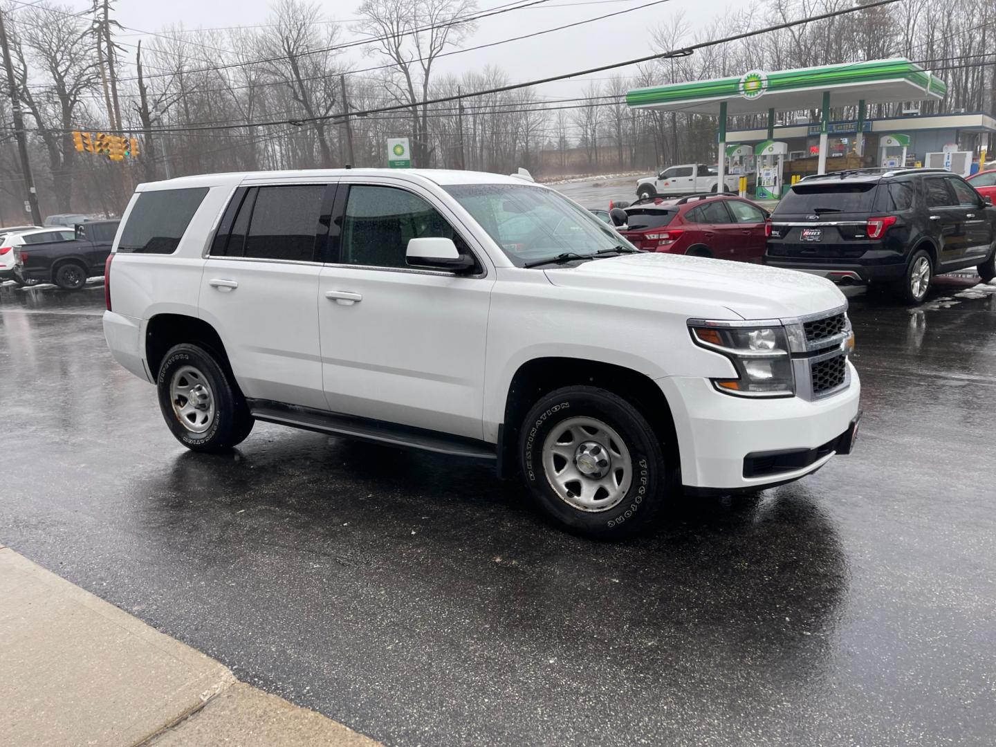 2016 White /Black Chevrolet Tahoe SSV 4WD (1GNSKFEC1GR) with an 5.3L V8 OHV 16V FFV engine, 6A transmission, located at 11115 Chardon Rd. , Chardon, OH, 44024, (440) 214-9705, 41.580246, -81.241943 - This 2016 Chevrolet Tahoe Special Service Vehicle (SSV) with 4WD is a robust and capable law enforcement vehicle featuring a 5.3-liter V8 engine paired with a 6-speed automatic transmission. It offers a two-speed transfer case to aid in both on-road performance and off-road capability. Its 3.08 axle - Photo#2